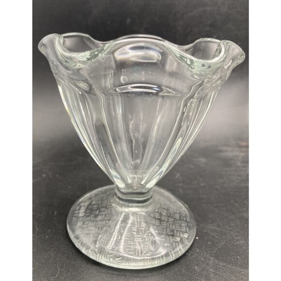 Stemmed Heavy Clear Pressed Glass Tulip Scalloped Rim Ice Cream Dishes Set of 4 - Picture 5 of 9